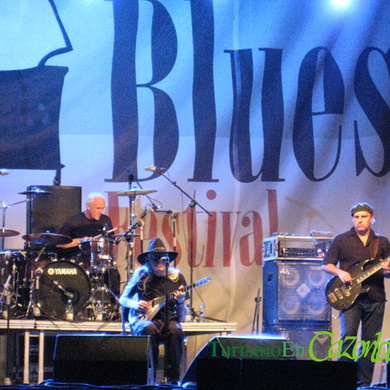 johnny-winter-blues-cazorla-2008-6.jpg